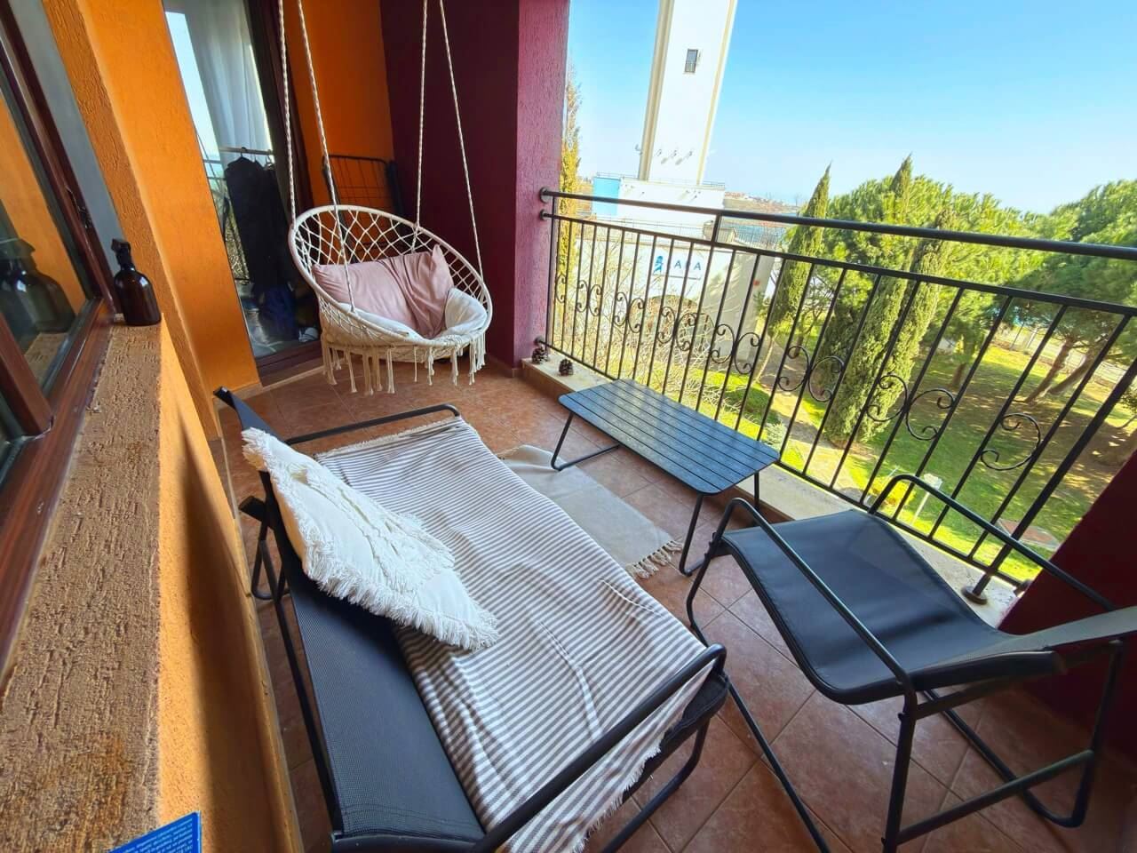 Prostorný třípokojový byt s přímým výhledem na moře v Aheloy – komfort, luxus a pohodlí pro celou rodinu