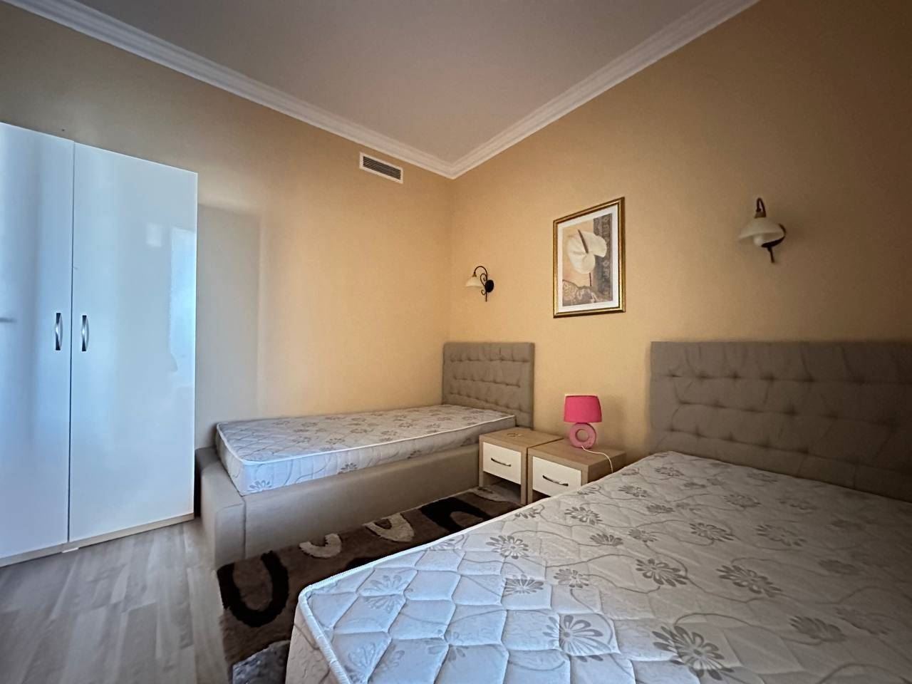 Prostorný apartmán s výhledem na moře v první linii v Pomorie – rekreační nemovitost s atmosférou luxusního resortu