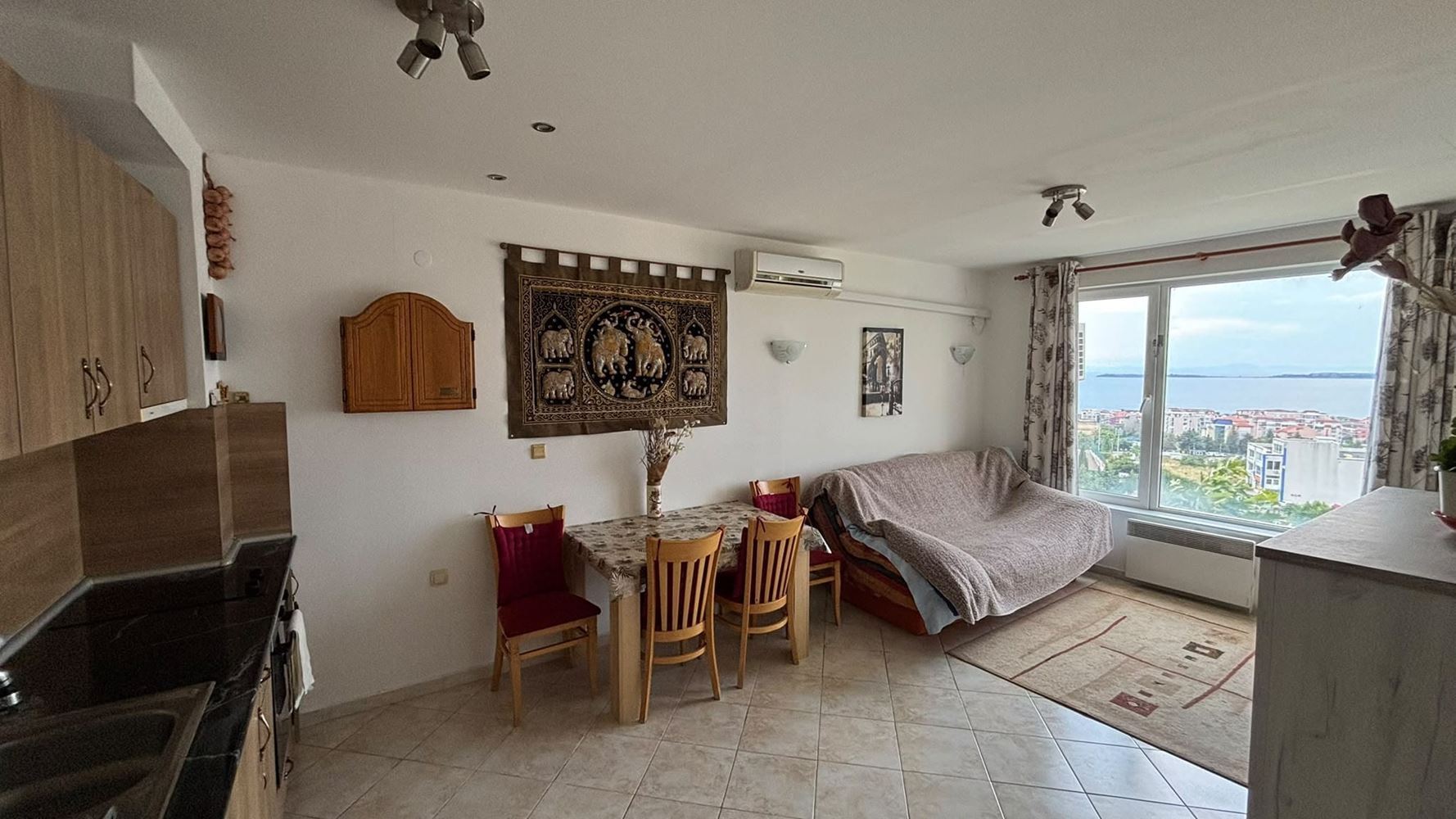 Apartmán s jednou ložnicí s výhledem na moře ve Sveti Vlas – bez poplatku za údržbu, s parkováním, připravený k nastěhování