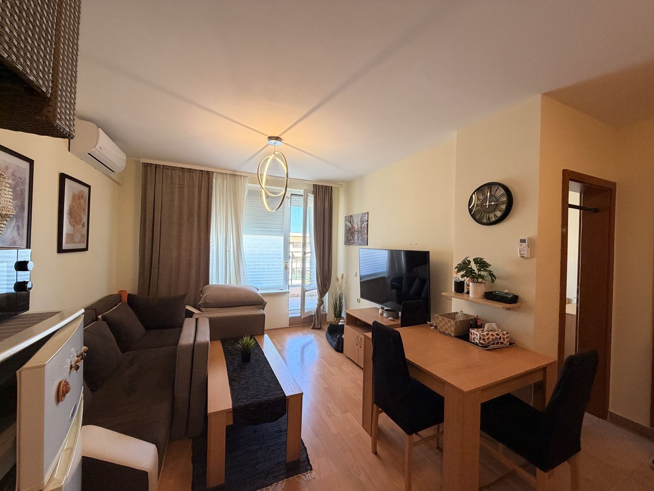 Útulný apartmán s jednou ložnicí v Slunečném pobřeží – krásný výhled na bazén a vynikající komplex pro odpočinek a investici