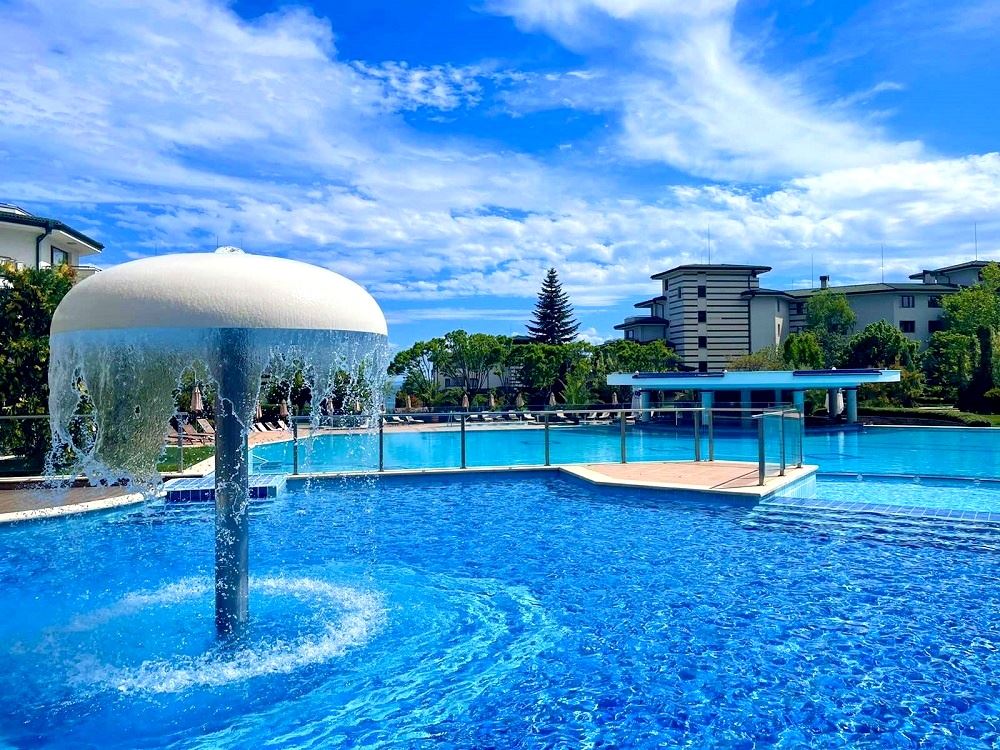 Dvoupokojový byt (s jednou ložnicí) v první linii u moře v Ravda – luxus, příroda a výhled na bazén