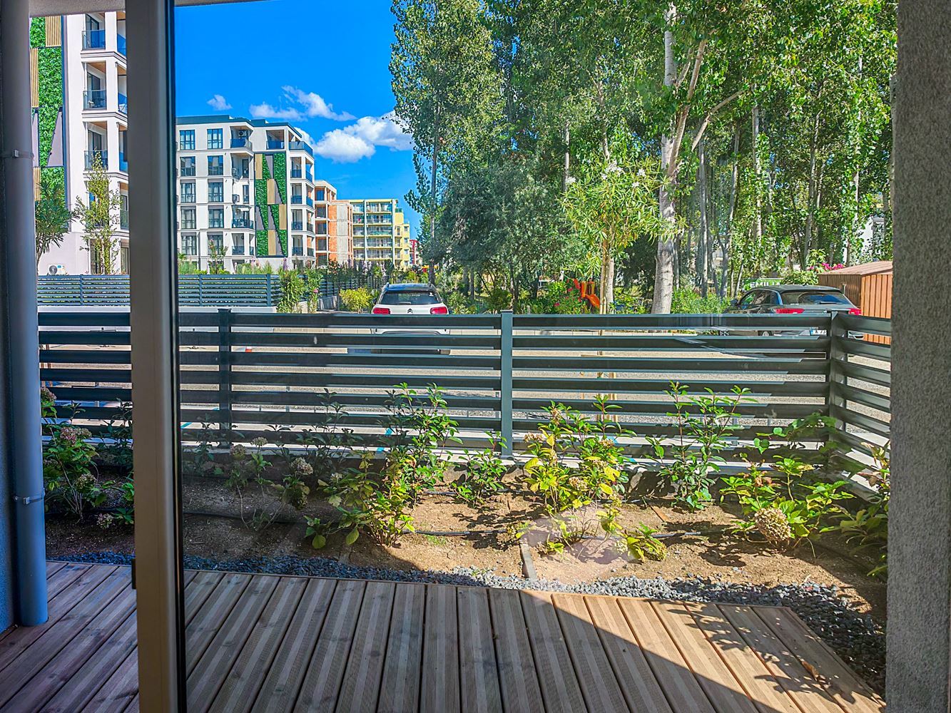 Zcela nový apartmán s jednou ložnicí v zelené a klidné části Slunečného pobřeží