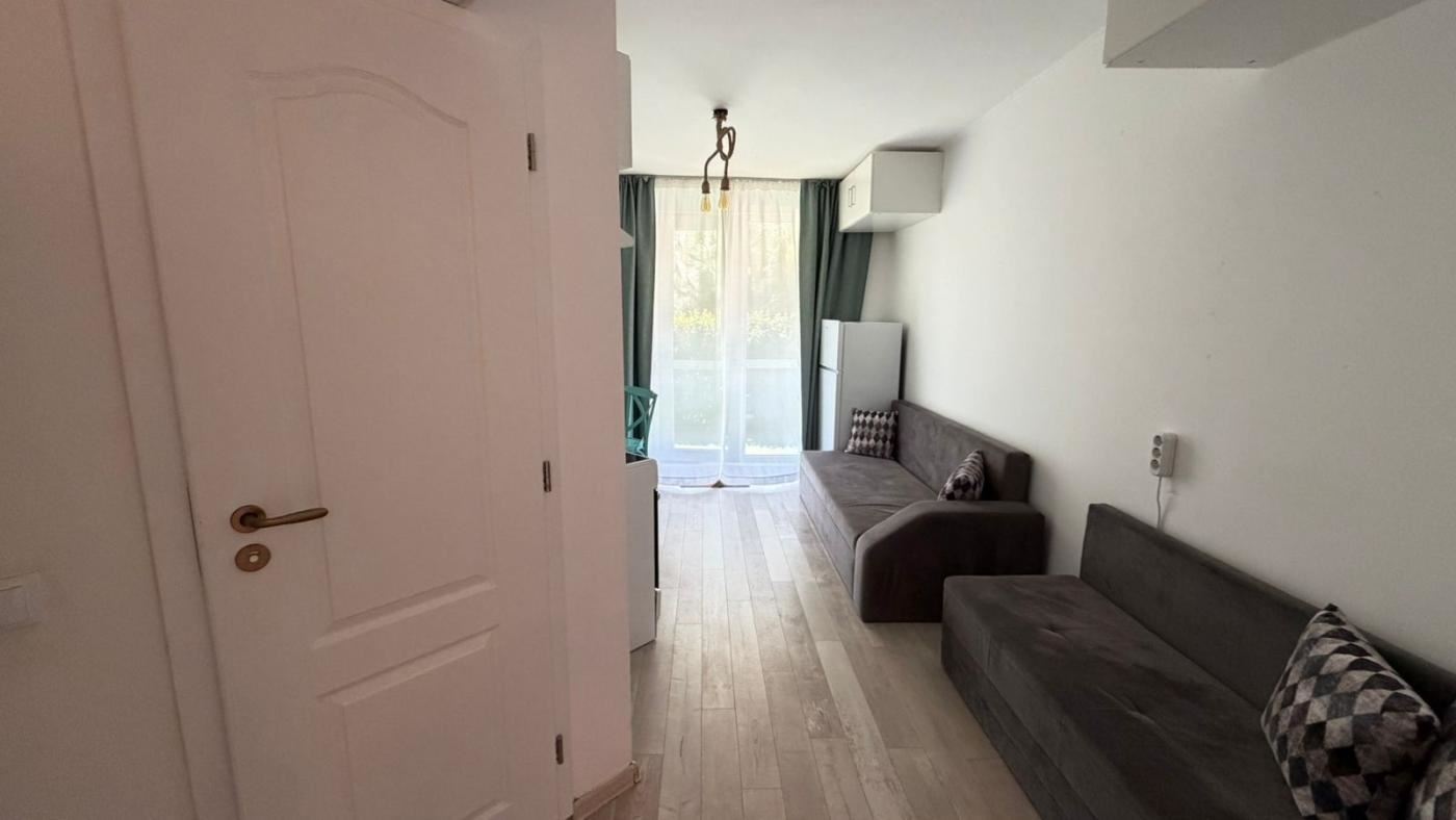 Luxusní studio s velkou verandou v prestižním komplexu na Slunečném pobřeží – komfort, zeleň a SPA relaxace