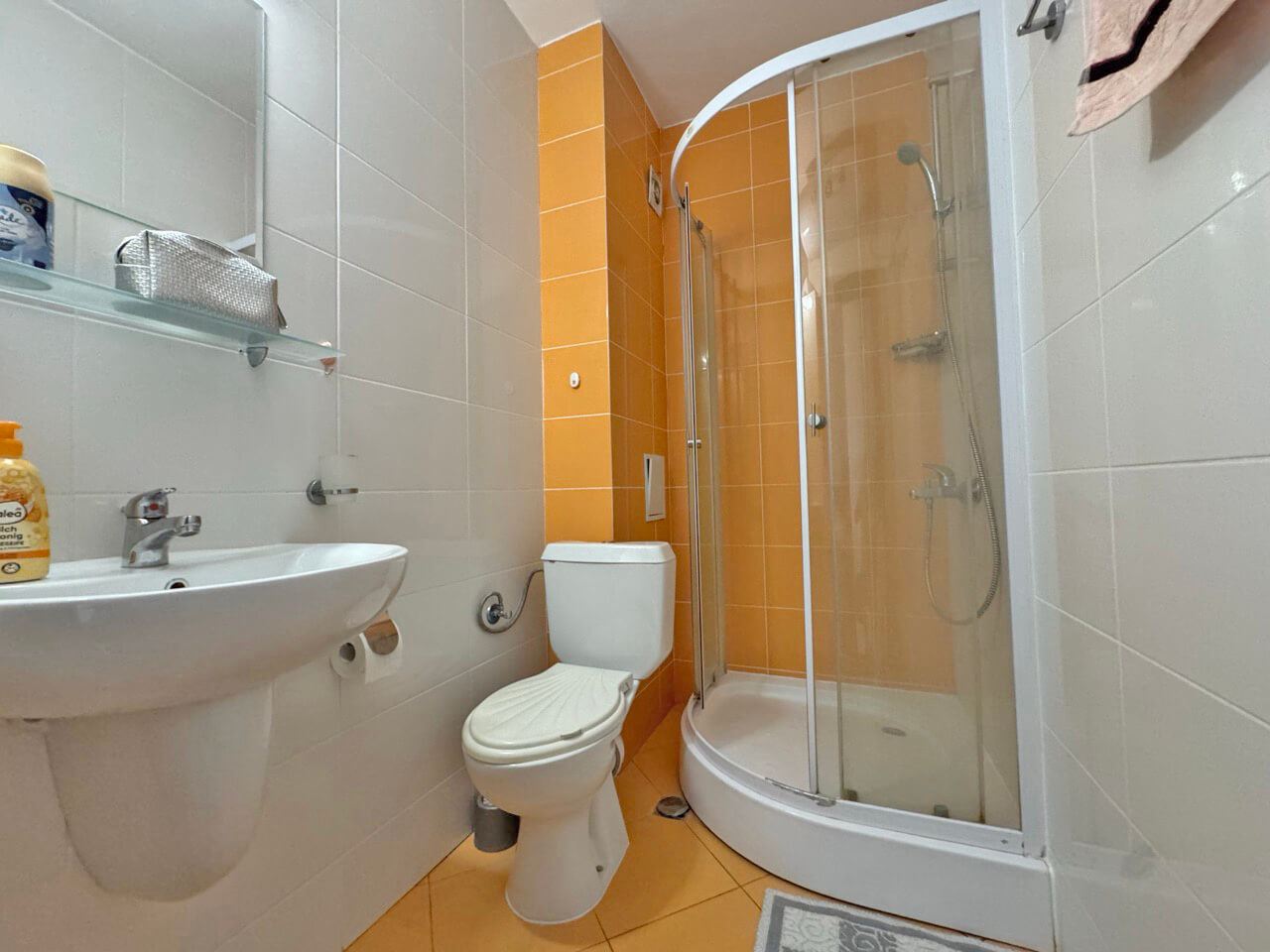 Apartmán s jednou ložnicí a výhledem na moře ve Sveti Vlasu – luxus, bazény a SPA vybavení po celý rok