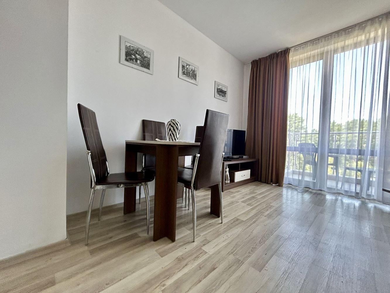 Útulný apartmán s jednou ložnicí na Slunečném pobřeží – ideální nemovitost pro bydlení, dovolenou i bezpečnou investici