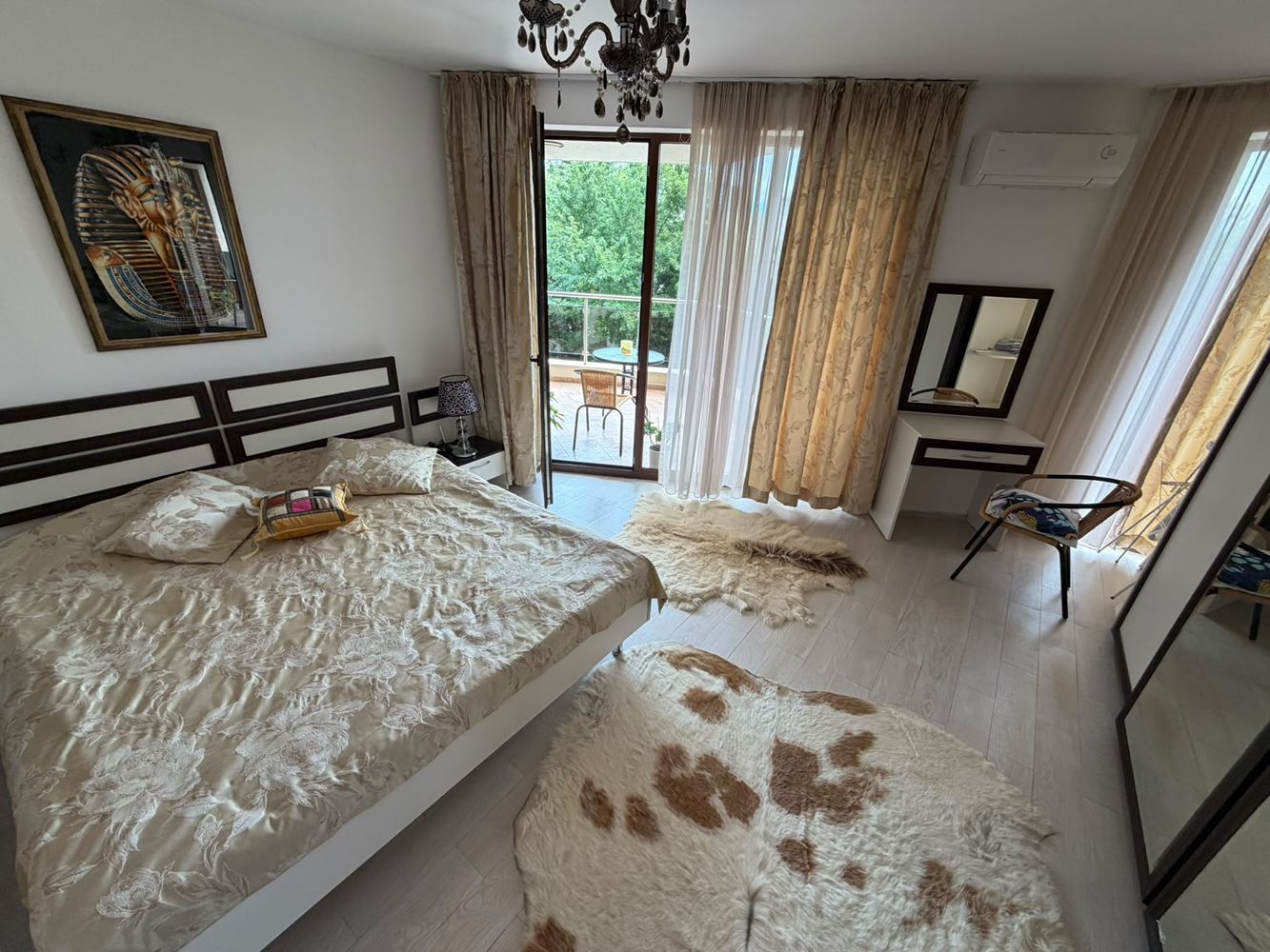 Stylový apartmán s jednou ložnicí v prestižním komplexu ve Sveti Vlas – připravený k nastěhování a s připravenými dokumenty pro rychlý obchod
