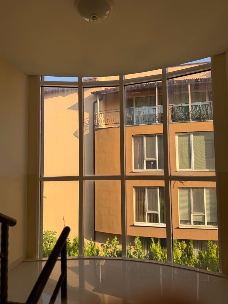Útulný apartmán s jednou ložnicí v Ravdě v komplexu – připravený k bydlení