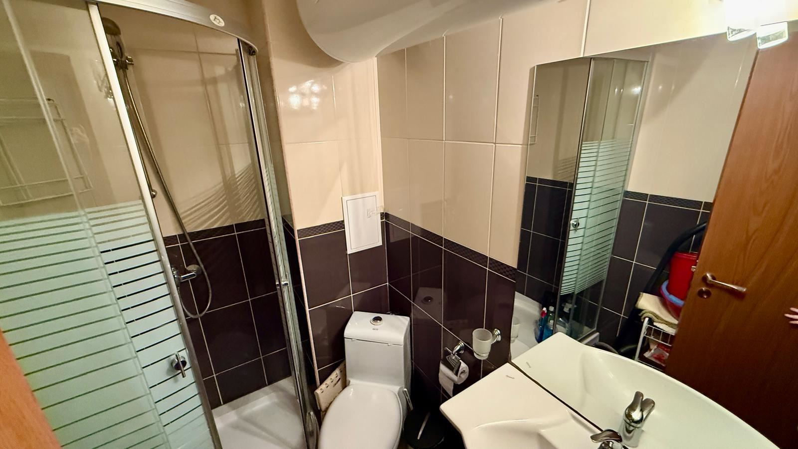 Apartmán se dvěma ložnicemi v první linii u moře v Nesebaru – prostornost, dvě ložnice a moře přímo před komplexem
