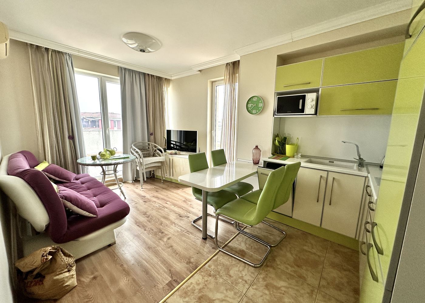 Prostorný apartmán se dvěma ložnicemi a panoramatickým výhledem na moře v Ravdě