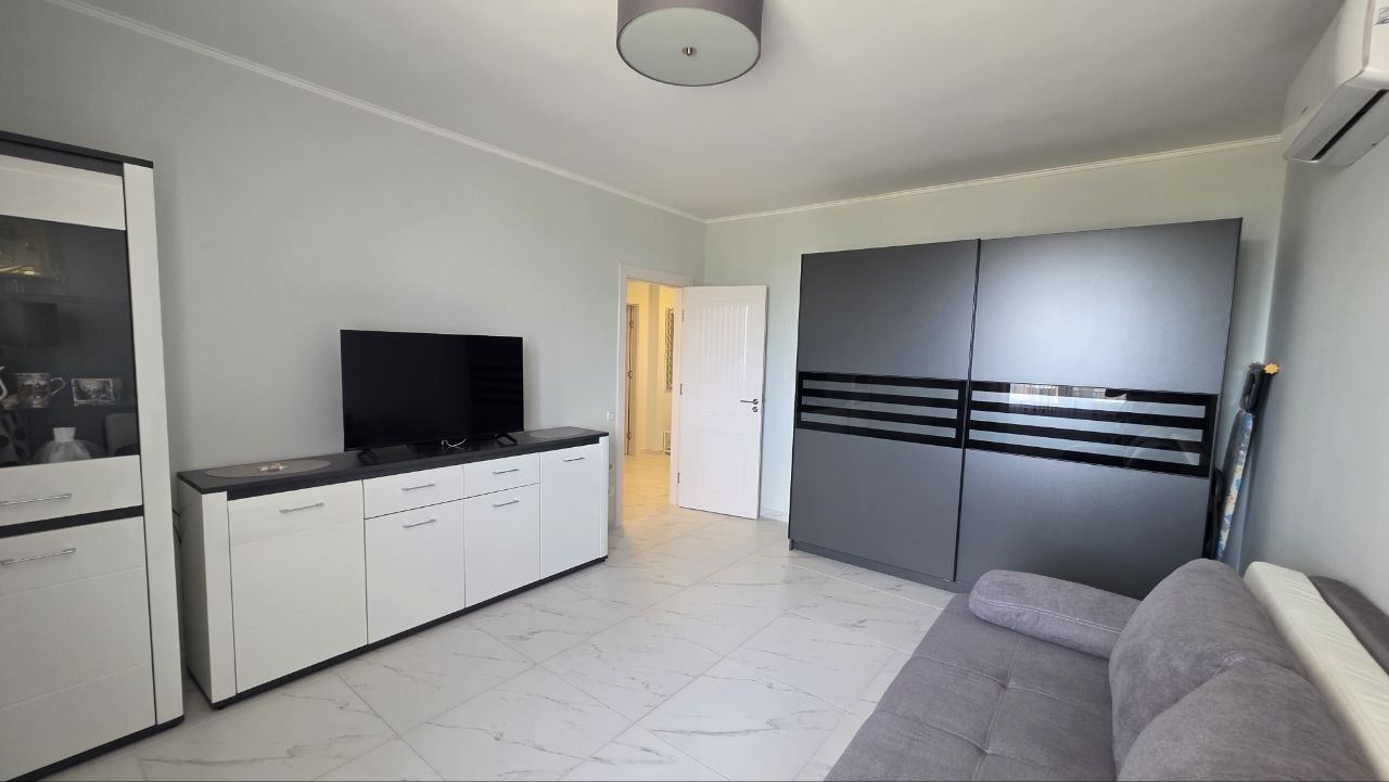 Prostorný apartmán se dvěma ložnicemi s částečným výhledem na moře v prestižním komplexu v Nesebaru – připravený pro své nové majitele