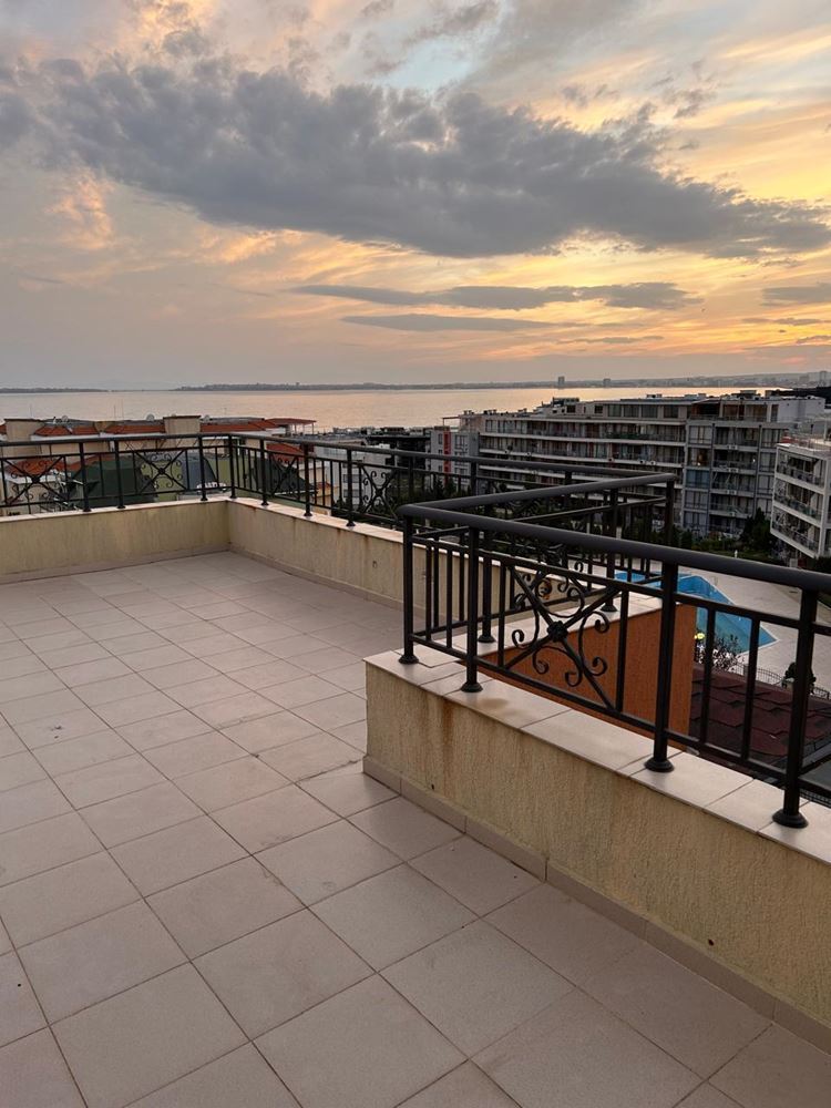 Prostorný apartmán se dvěma ložnicemi a panoramatickým výhledem na moře v Sveti Vlas