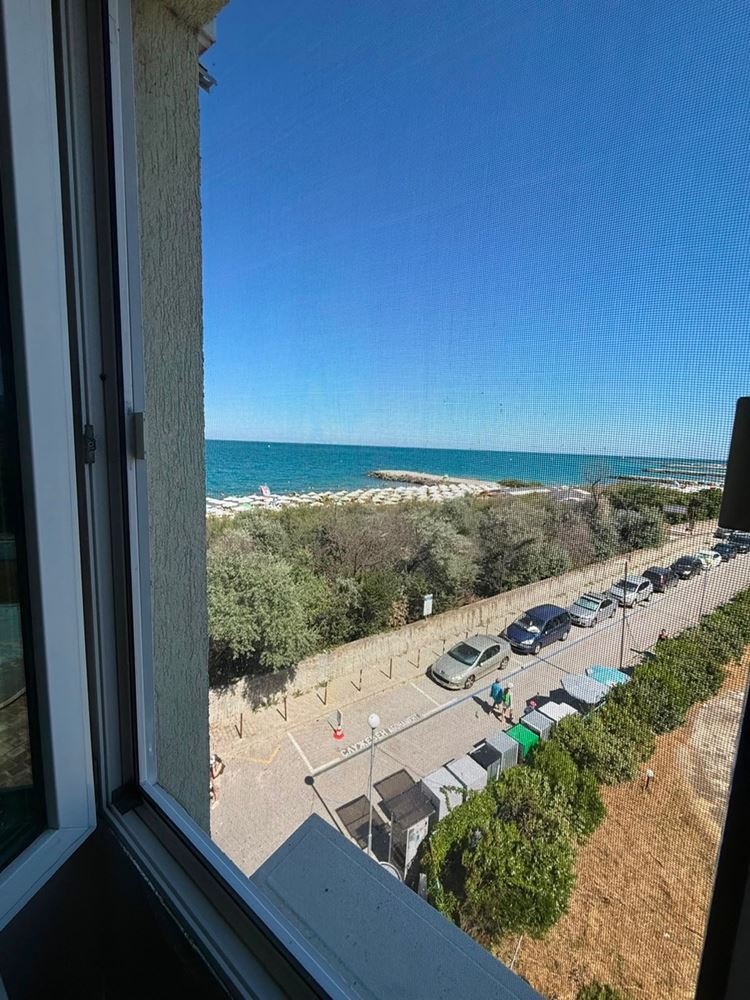 Přímý výhled na moře – prostorný byt s jednou ložnicí v první linii v Pomorie