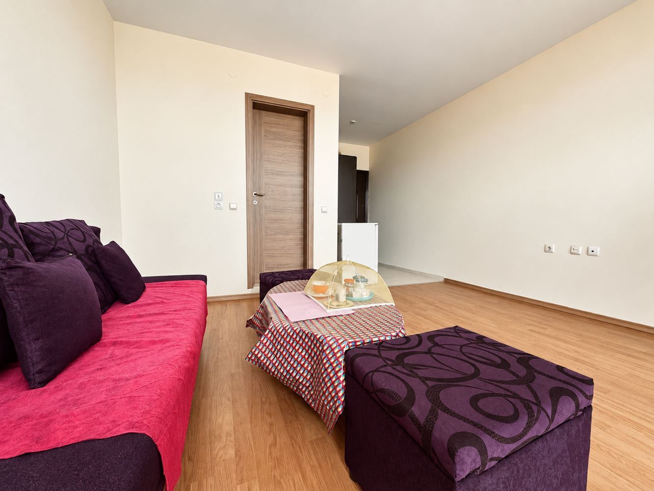 Světlé a prostorné panoramatické studio v oblíbeném komplexu ve Slunečném pobřeží