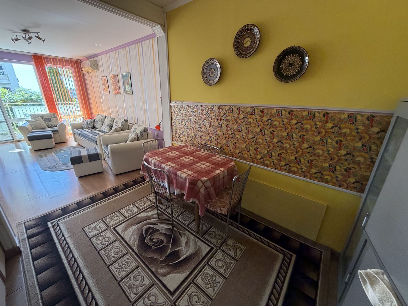 Apartmán s jednou ložnicí, prostornou terasou a výhledem na moře ve Sveti Vlas – 300 metrů od pláže