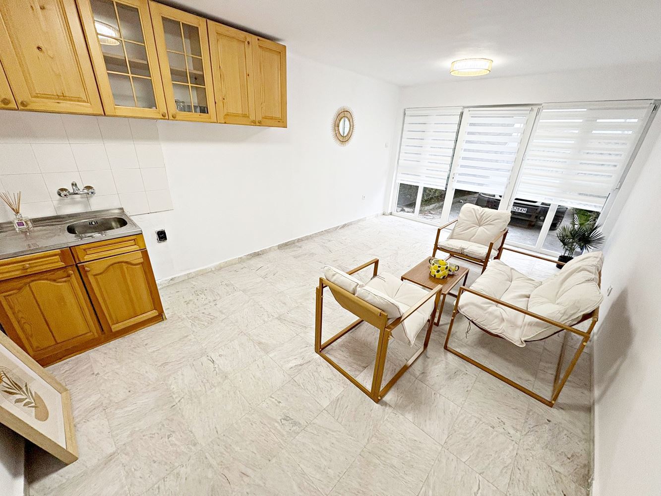 Dvě nezávislé bytové jednotky s výhledem na moře v centru Sveti Vlas – designový interiér a vlastní parkovací místo