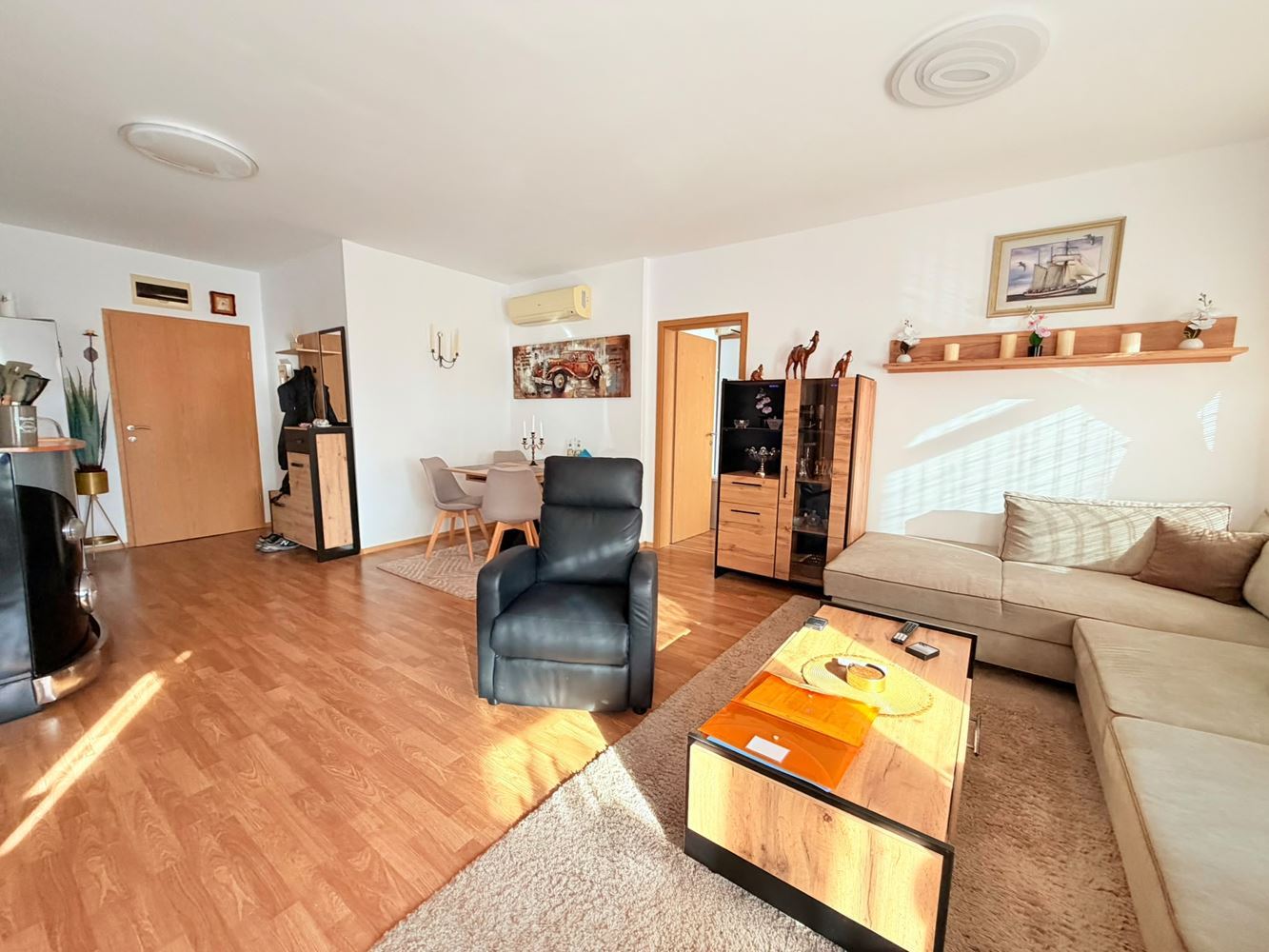 Luxusní apartmán se dvěma ložnicemi a výhledem na bazén v Aheloy – kompletně zařízený a připravený k nastěhování