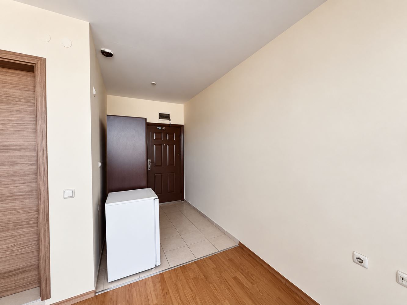 Světlé a prostorné panoramatické studio v oblíbeném komplexu ve Slunečném pobřeží
