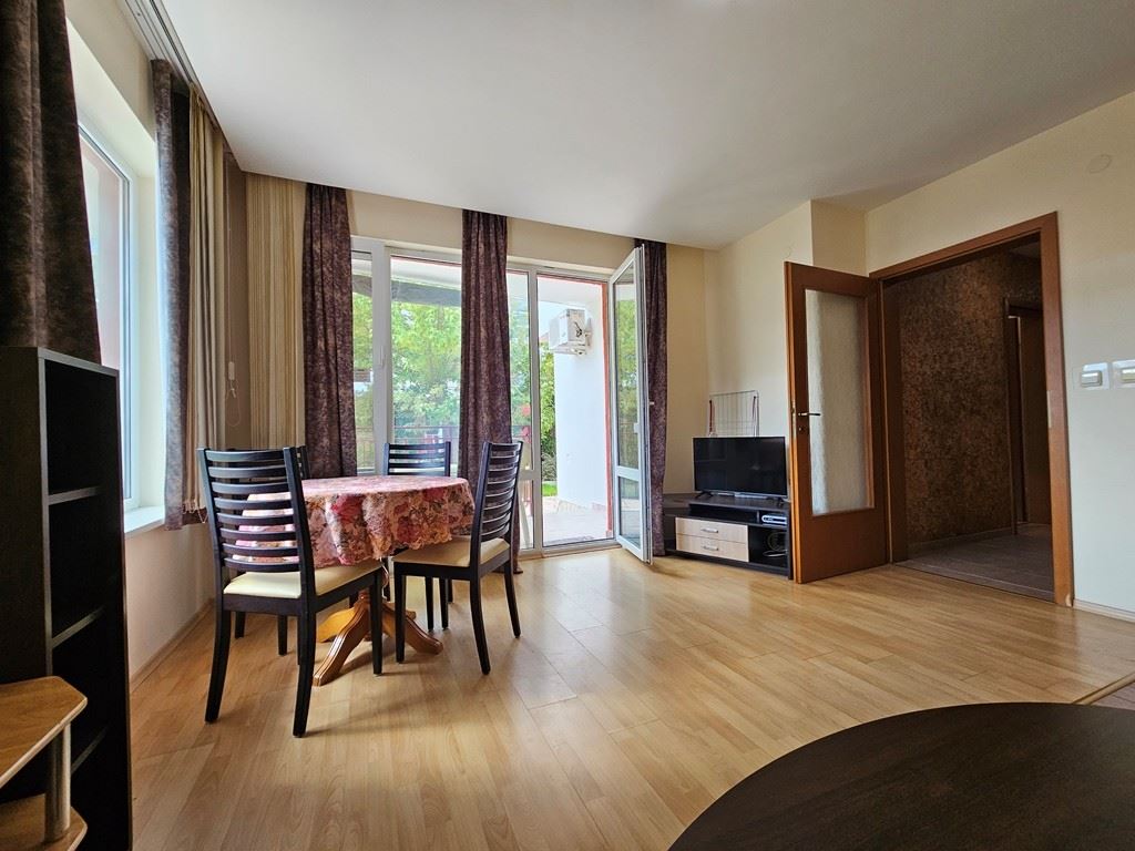 Apartmán s jednou ložnicí na první linii u moře v hlídaném komplexu v Elenite
