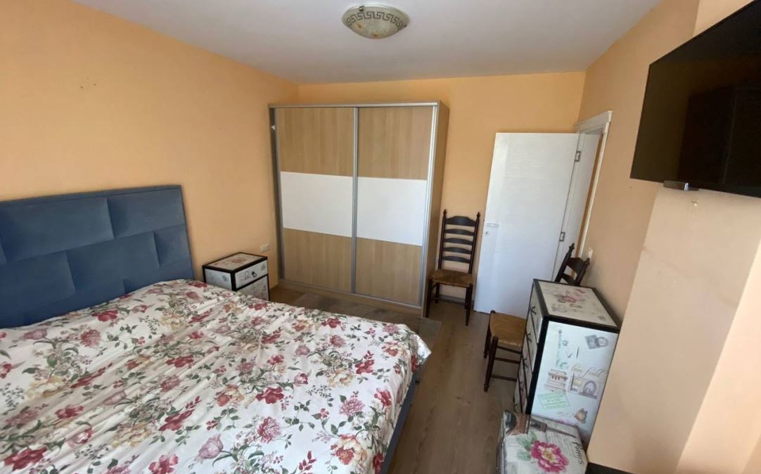 Apartmán se dvěma ložnicemi 50 metrů od pláže v Ravdě – moderní budova, komfort a vynikající poloha