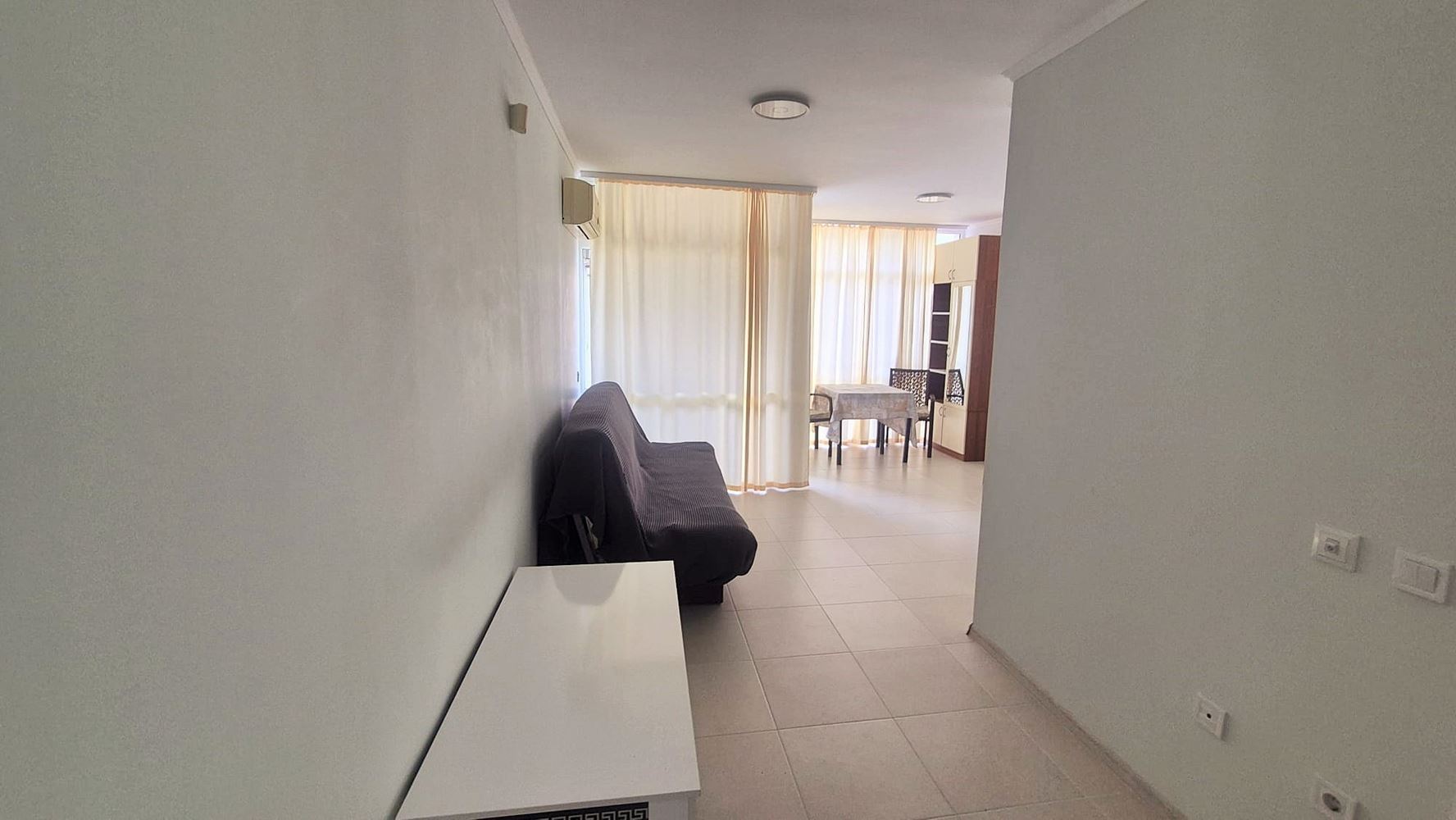 Stylový apartmán s jednou ložnicí a novým zařízením v oblasti Cocoa Beach – připravený k nastěhování