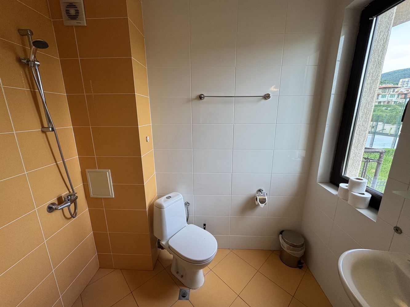 Kompaktní studio s panoramatickým výhledem na hory ve Sveti Vlasu – komfort, příroda a vynikající infrastruktura