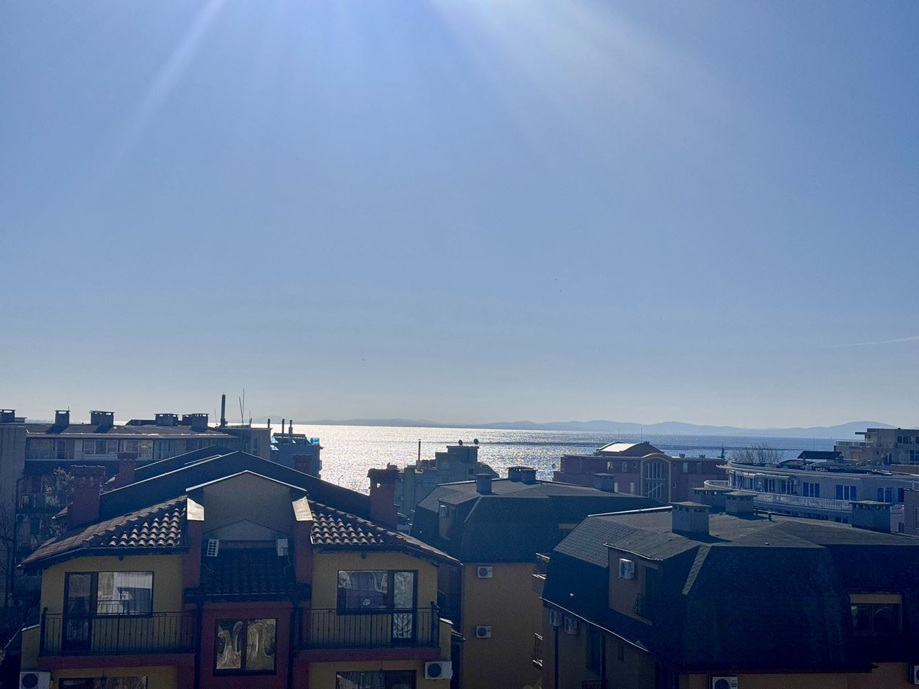Apartmán s jednou ložnicí a panoramatickým výhledem na moře v Nesebaru – pouze 200 m od pláže, skvělá investice i domov u moře