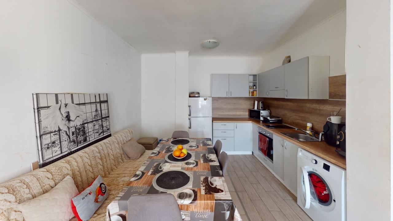 Krásný apartmán se dvěma ložnicemi a terasou ve Slunečném pobřeží