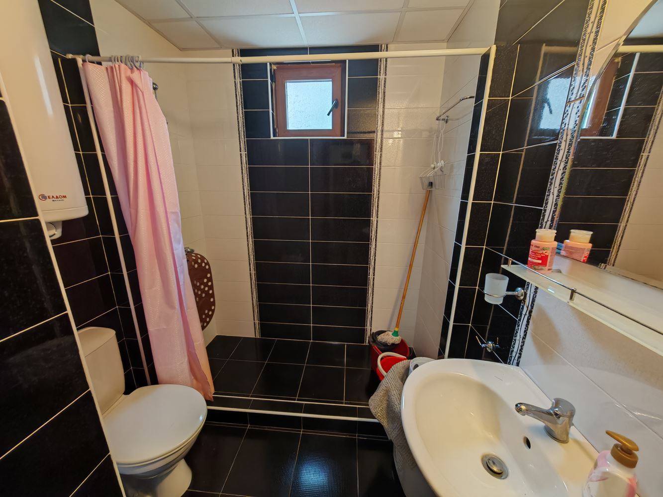 Apartmán se dvěma ložnicemi ve Sveti Vlas s vynikajícím vybavením v uzavřeném komplexu