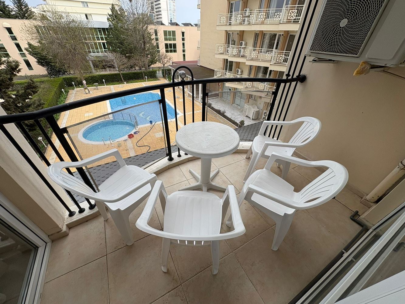  Apartmán se dvěma ložnicemi 300 metrů od pláže v centru Slunečného pobřeží