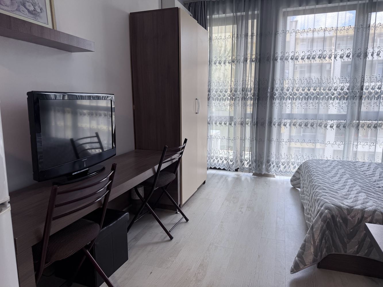 Stylové studio ve Slunečném pobřeží – prostornost, pohodlí a vynikající lokalita pro celoroční bydlení