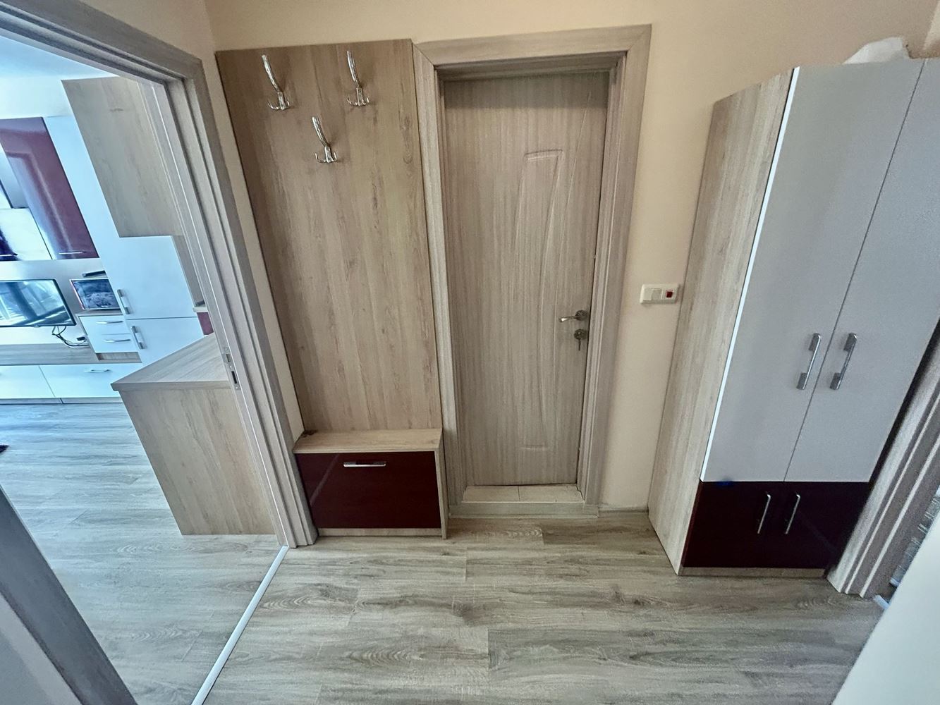 Komfortní 2+kk apartmán s přímým vstupem k bazénu v Nesebaru – mimořádně praktická nabídka