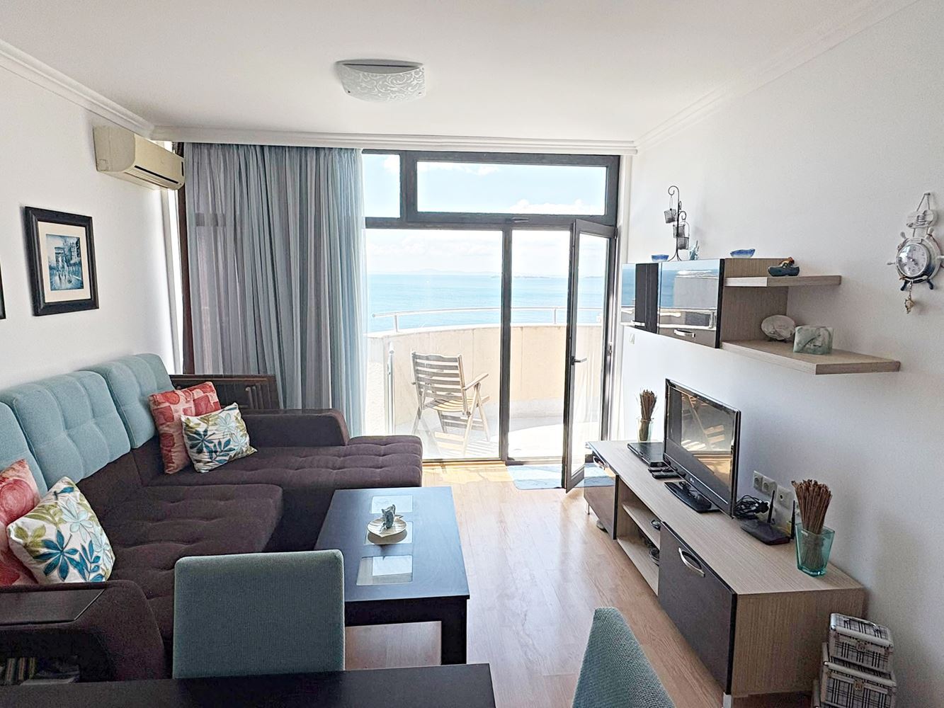 Luxusní apartmán s jednou ložnicí s panoramatickým výhledem na moře v první linii ve Sveti Vlas