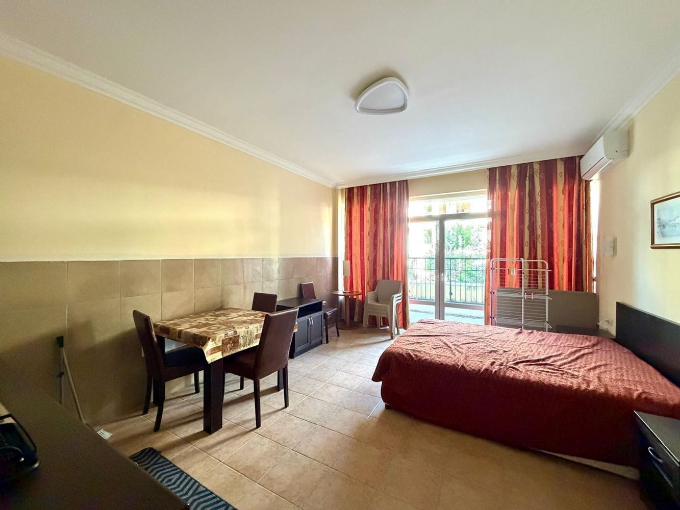První linie v Pomorie – zařízené studio v luxusním komplexu s bazény, Spa a atrakcemi