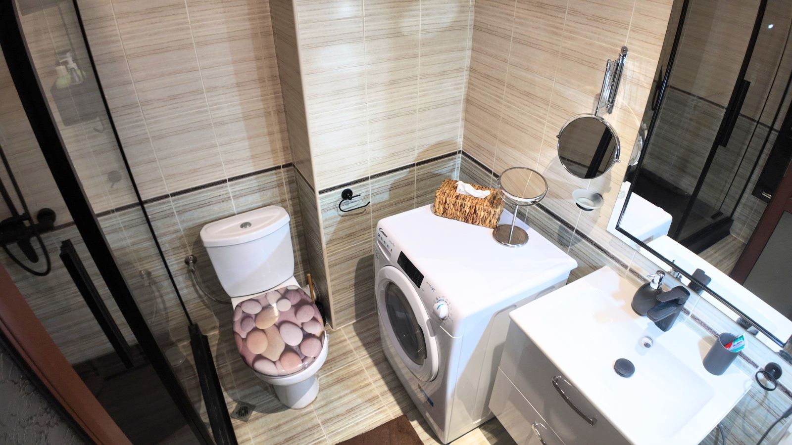 Krásný apartmán se dvěma ložnicemi na Slunečném pobřeží – kompletně zařízený v udržovaném komplexu