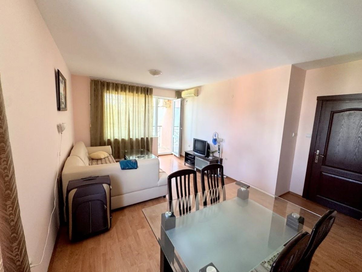 Prostorný apartmán s jednou ložnicí 200 metrů od moře v Ravdě – pohodlný domov u pobřeží
