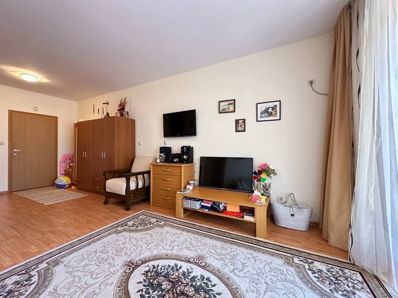 Sveti Vlas – plně zařízený apartmán v první linii s privátní pláží a atmosférou moře