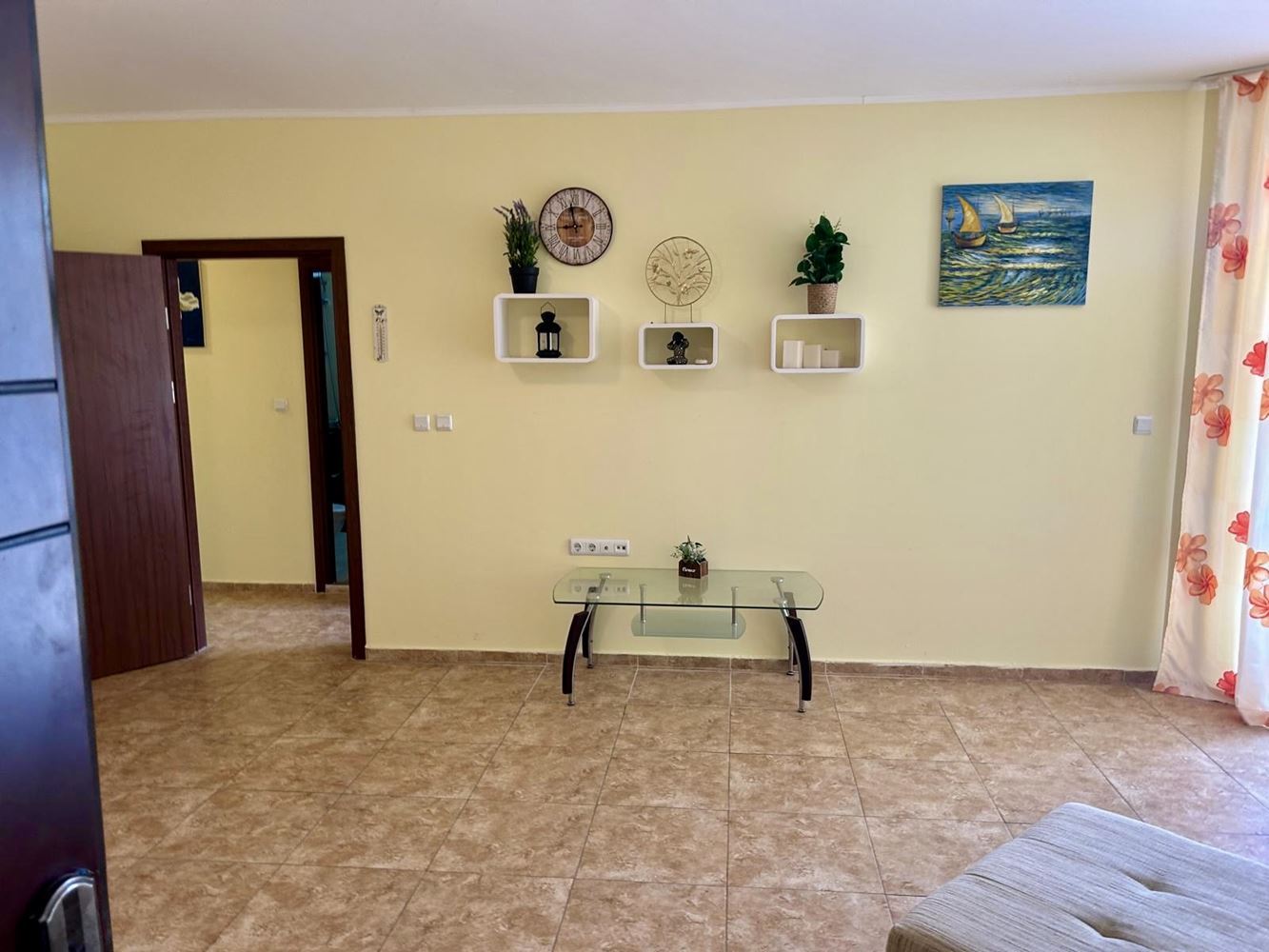 Prostorný apartmán se dvěma ložnicemi a výhledem na bazén v Nesebaru