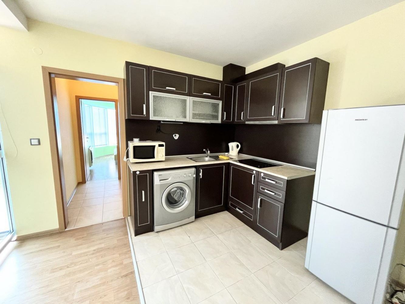 Prostorný apartmán s jednou ložnicí a výhledem na bazén ve skvěle udržovaném komplexu v Pomorie