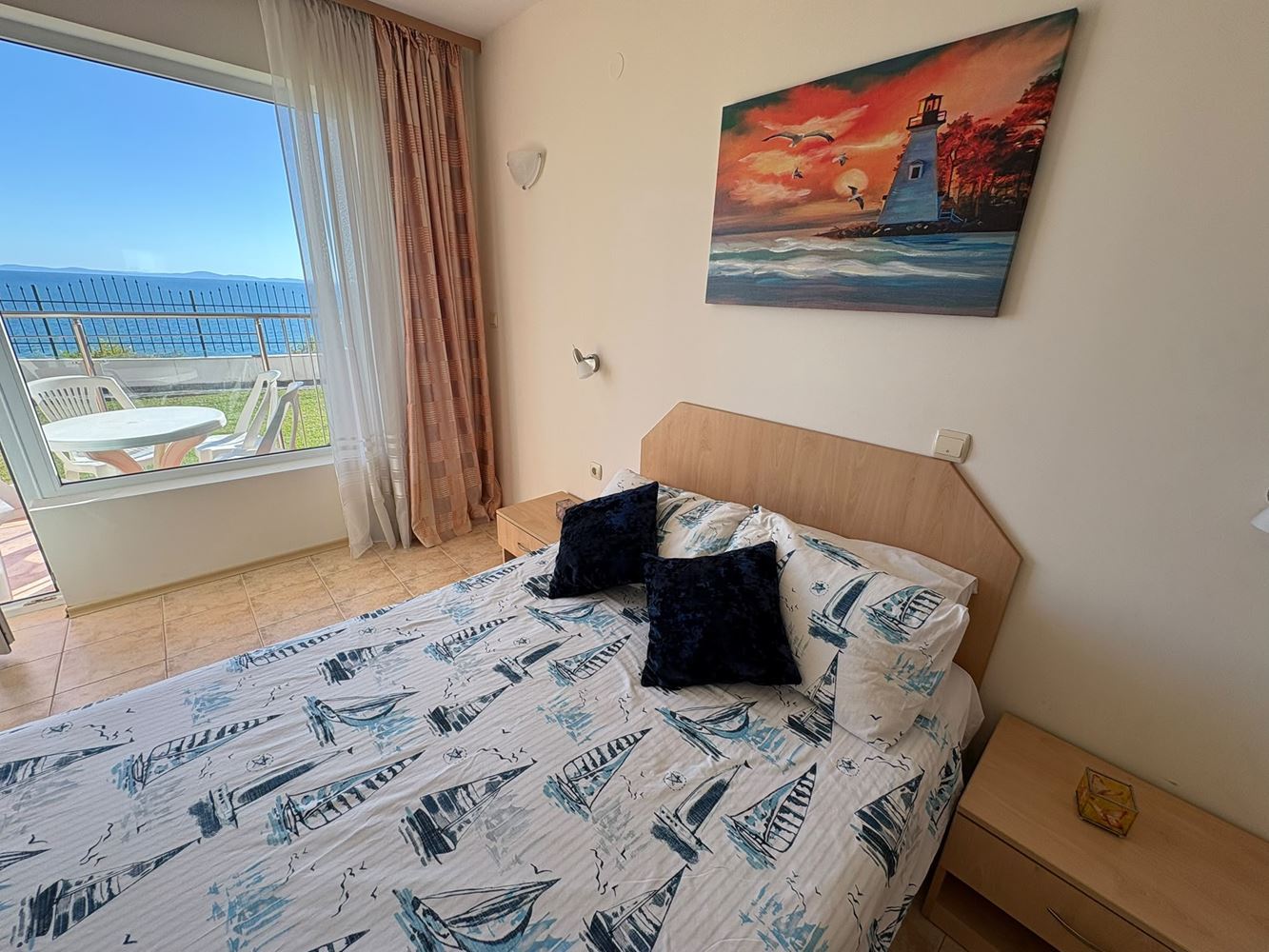 První linie v Sveti Vlas – prostorný apartmán s jednou ložnicí a výhledem na moře