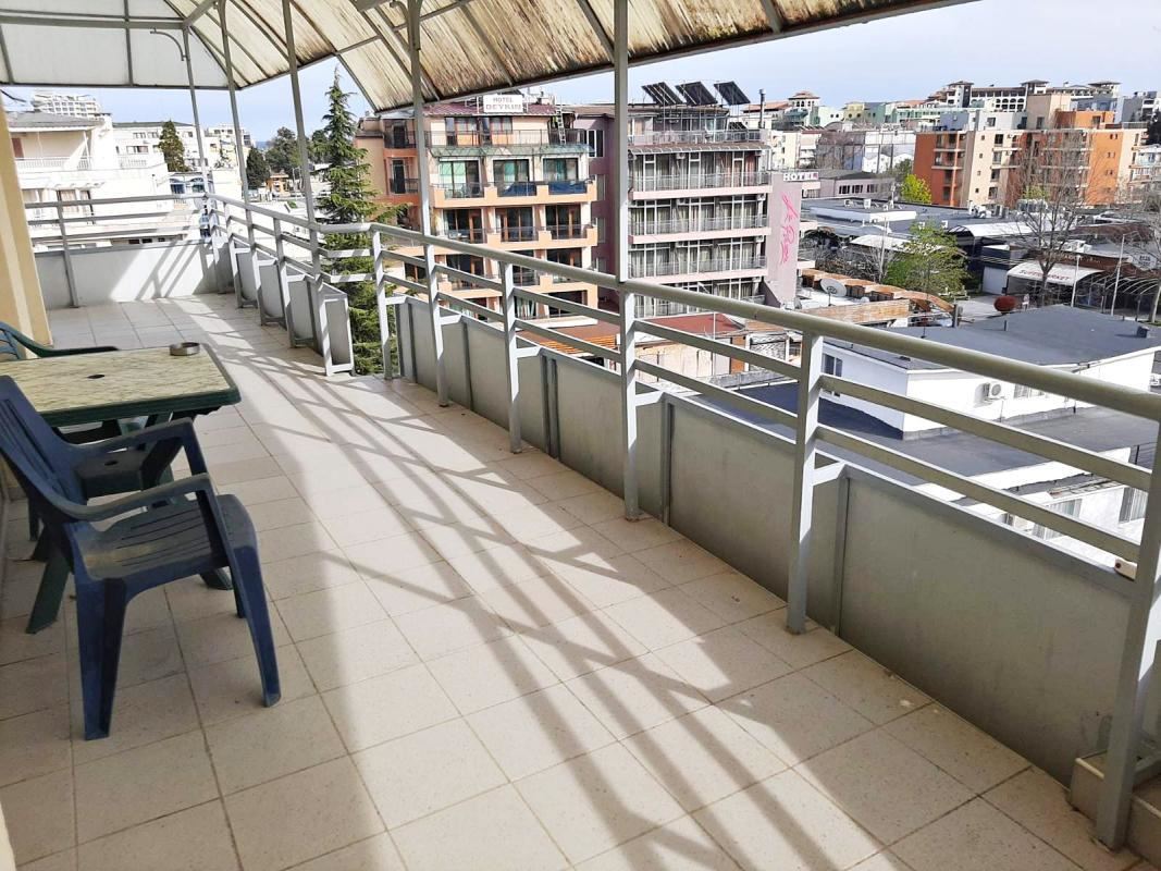 Prostorný apartmán s jednou ložnicí v top lokalitě v srdci Slunečného pobřeží