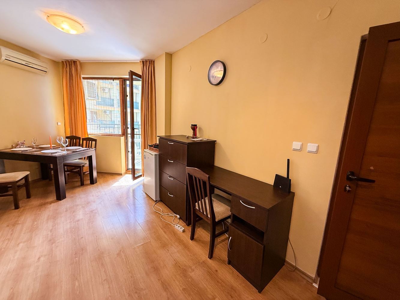Sluneční pobřeží: útulný apartmán s jednou ložnicí s nízkým poplatkem za údržbu