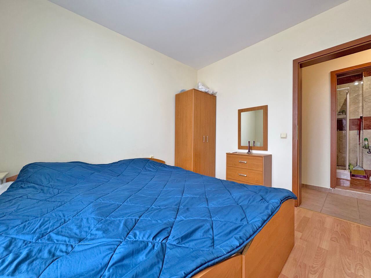 Prostorný byt s jednou ložnicí s výhledem na bazén v Slunečném Břehu