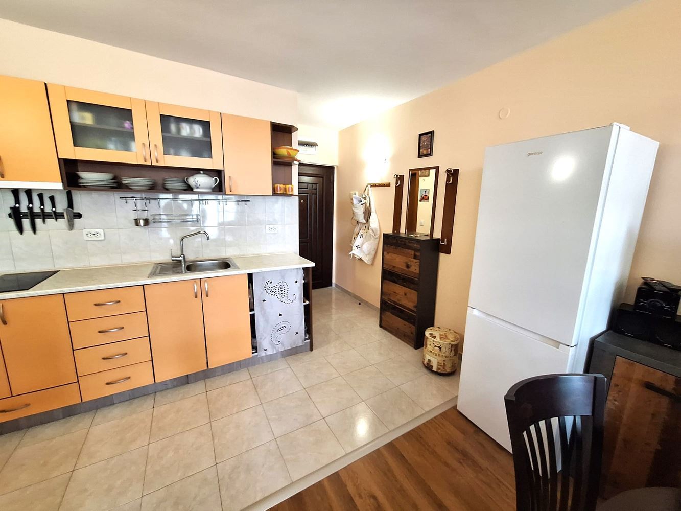 Prostorný a plně zařízený apartmán s jednou ložnicí v blízkosti pláže