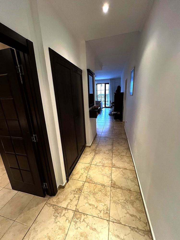Jedinečný apartmán se dvěma ložnicemi, panoramatickým výhledem na moře a bazén, v první linii u moře v Obzoru