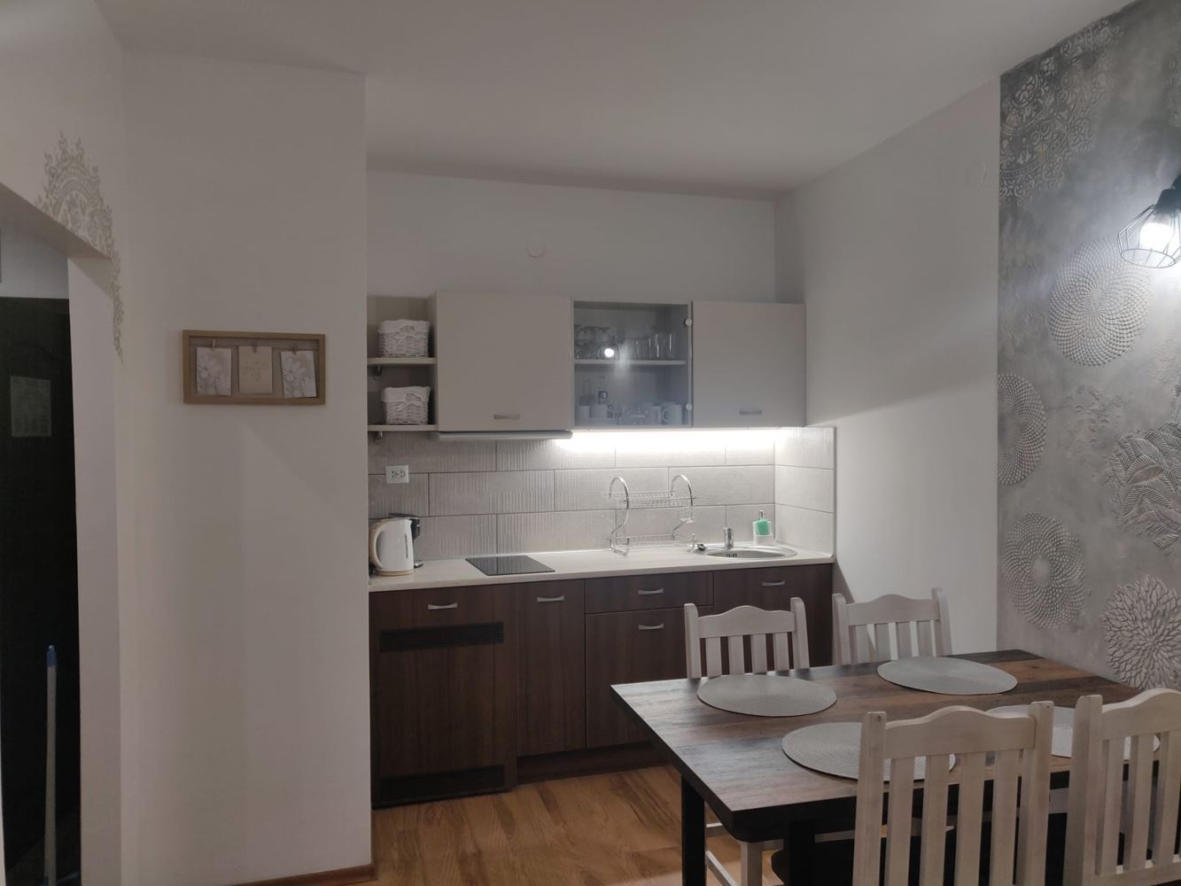 Prostorný apartmán s jednou ložnicí a částečným výhledem na moře – Slunečné pobřeží, 100 m od pláže
