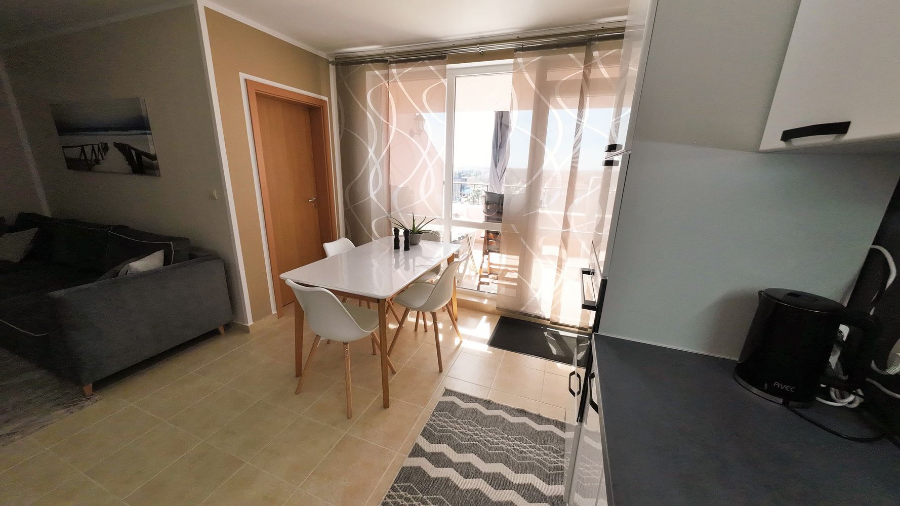 Útulný apartmán s jednou ložnicí na Slunečném pobřeží – komfort, prostornost a výborná poloha u moře