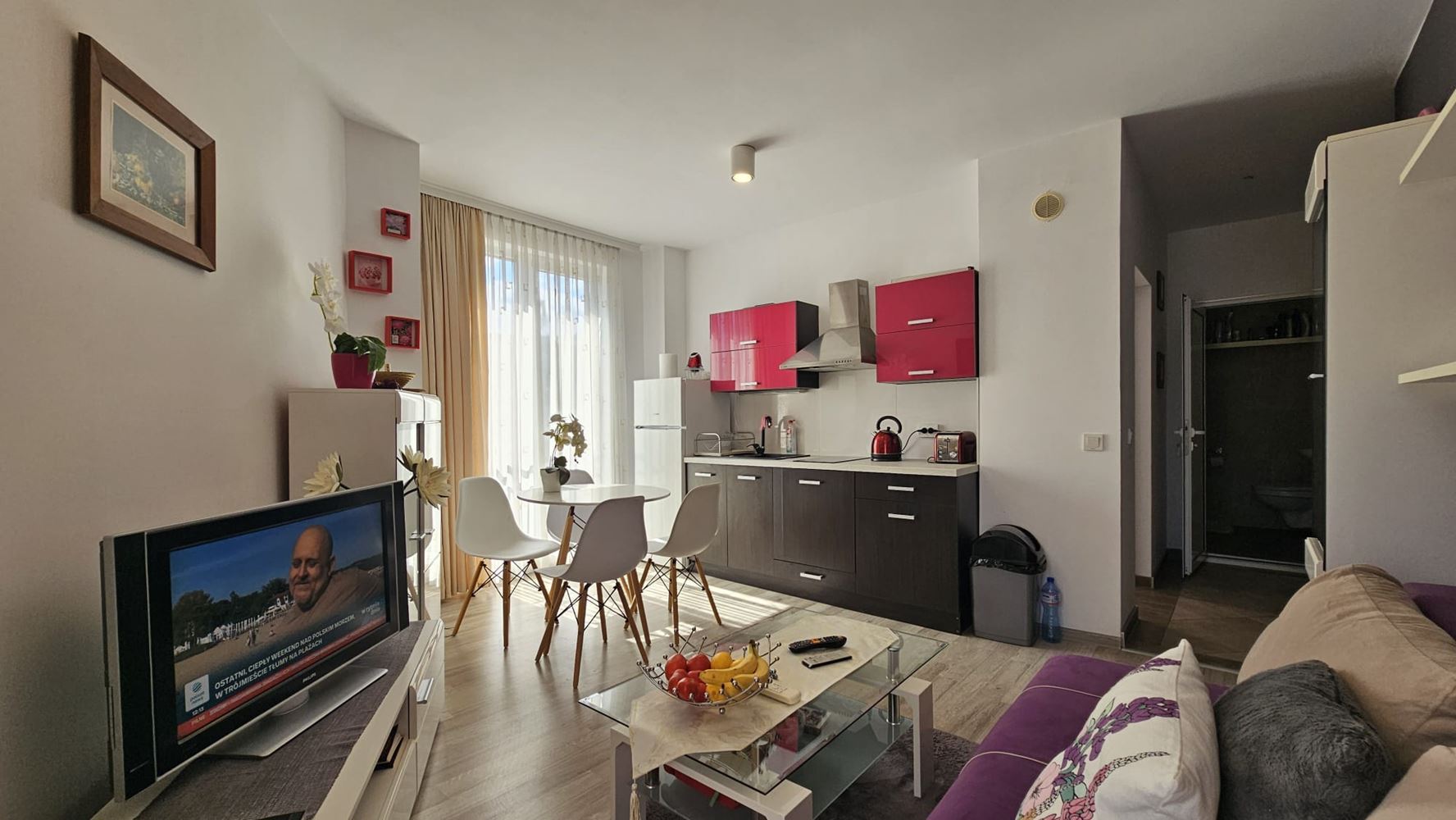 Výborný apartmán s jednou ložnicí s nízkým poplatkem za údržbu na Slunečném pobřeží – připraven k nastěhování
