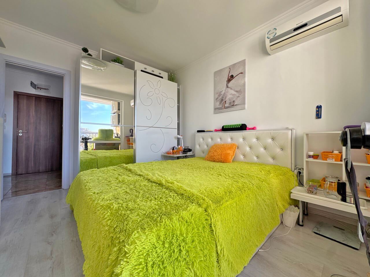 Prostorné zařízené studio ve Sveti Vlas – 200 metrů od pláže, s luxusním SPA centrem a vynikajícím vybavením