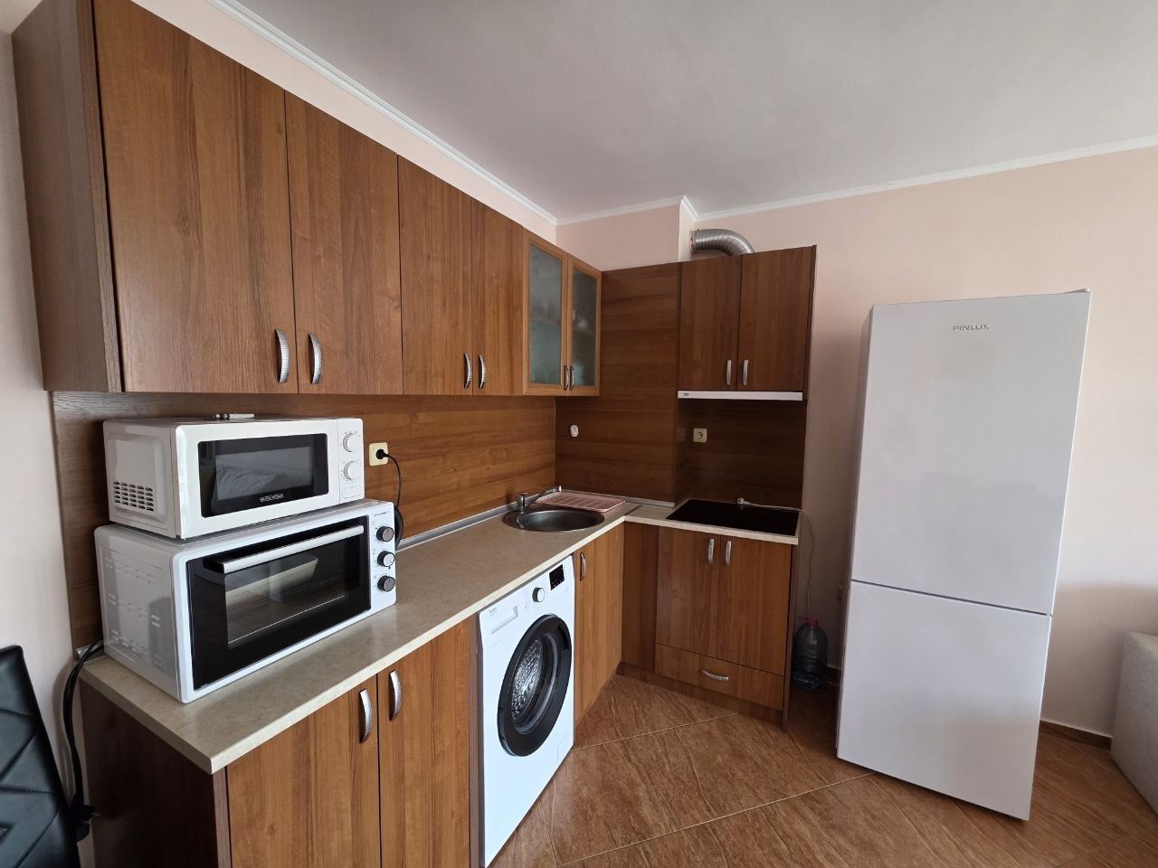 Studio s výhledem na bazén ve Sveti Vlas – vynikající možnost pro investici, bydlení nebo letní odpočinek