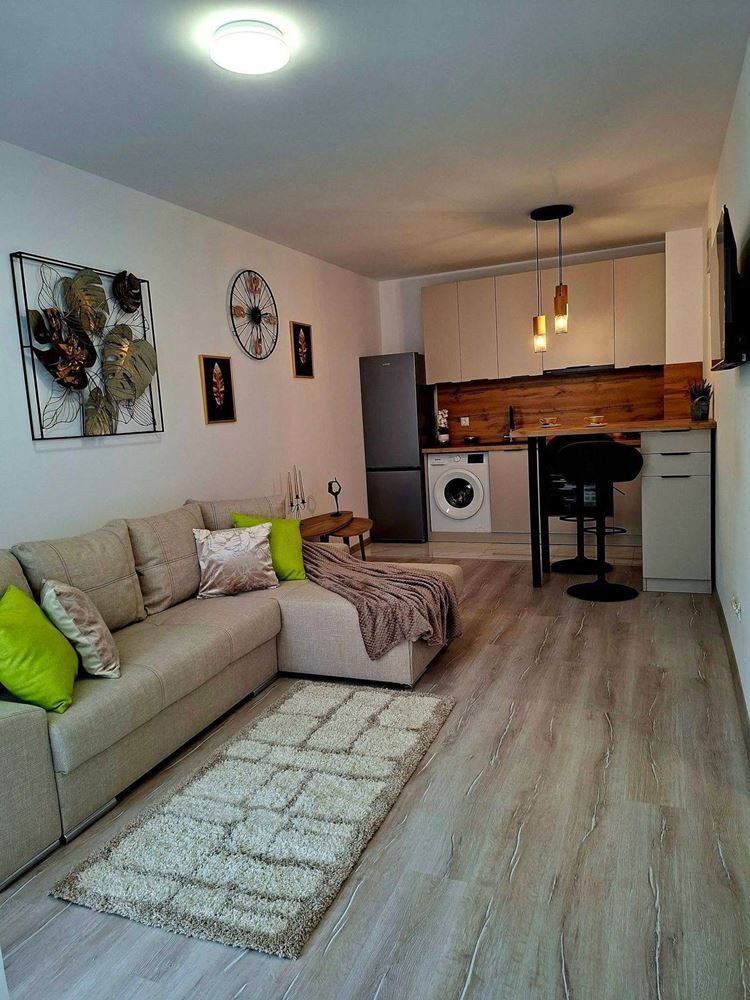 Stylový dvoupokojový apartmán s nízkým poplatkem za údržbu ve Slunečném pobřeží – komfort, bezpečí a skvělá investice u moře